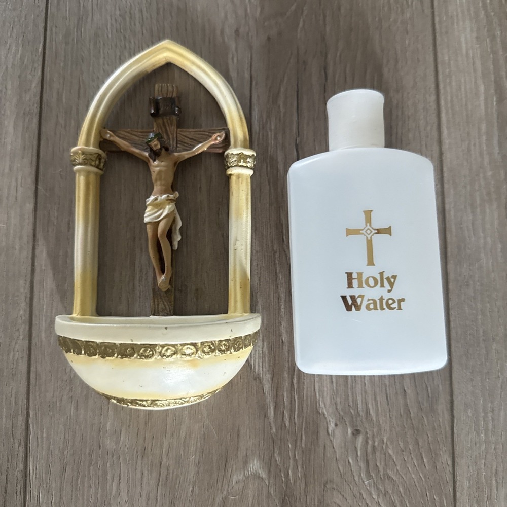 Roman Crucifix Jesus‎ Florentine Style Holy Water Font Roman Inc Empty Bottle
